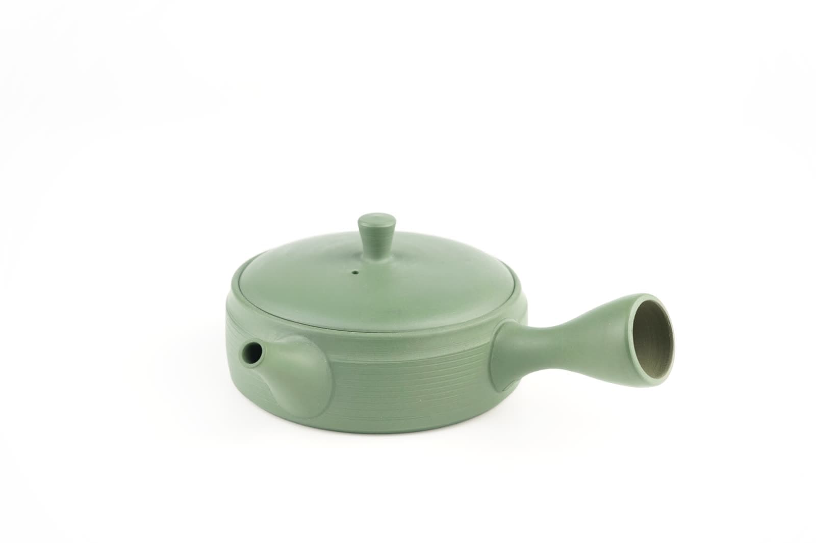 Kyusu de arcilla verde con paredes rectas y mango lateral